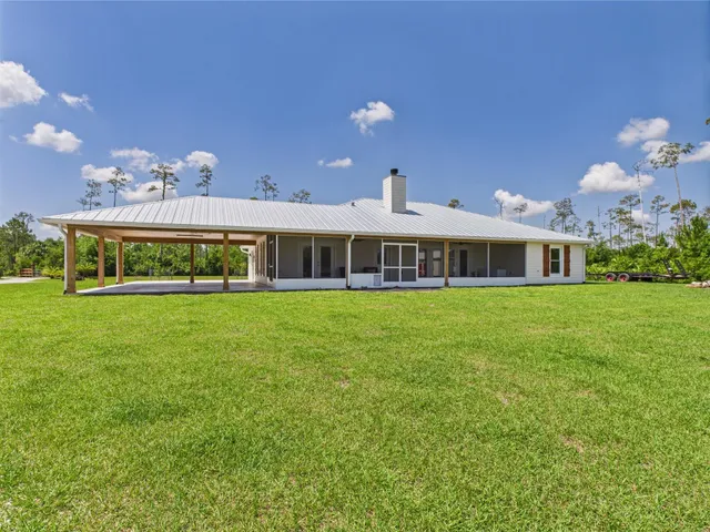 a front view of house with yard