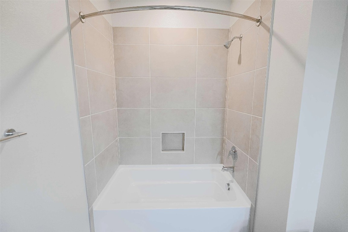 4800 Steiner Ranch Boulevard, Unit 20002 Austin, TX 78732 - Photo 17 of 29 Full bath with shower / bath combination