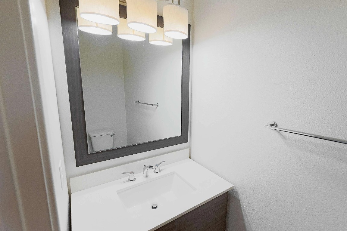 4800 Steiner Ranch Boulevard, Unit 20002 Austin, TX 78732 - Photo 26 of 29 Bathroom featuring vanity