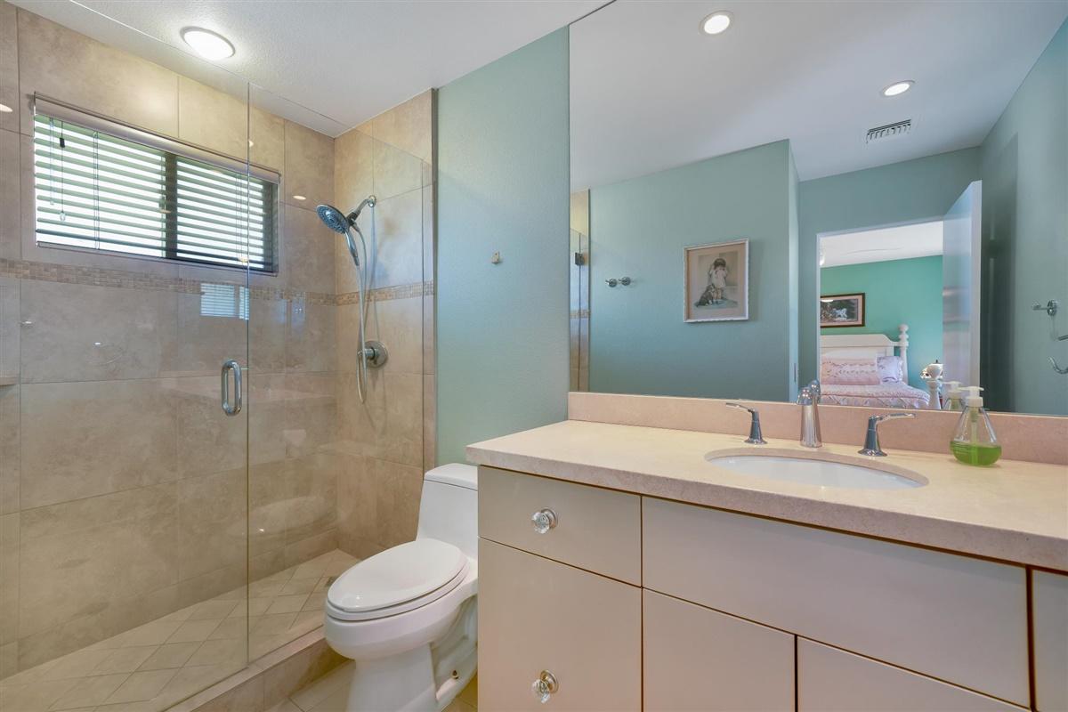 25 Colgate Drive Rancho Mirage, CA 92270 - Photo 22 of 31 2nd Master bathroom southeast