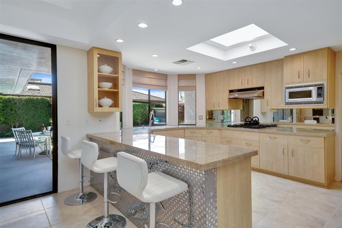 25 Colgate Drive Rancho Mirage, CA 92270 - Photo 4 of 31 Kitchen southwest