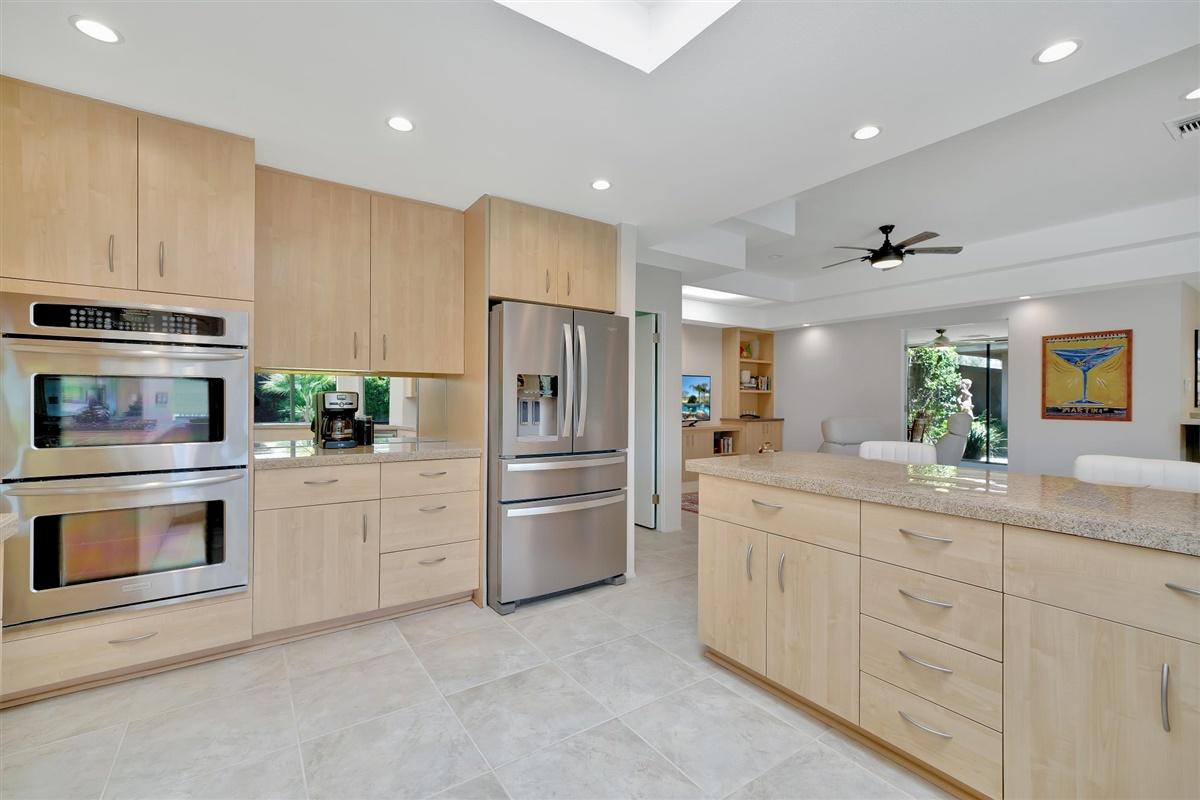 25 Colgate Drive Rancho Mirage, CA 92270 - Photo 5 of 31 Kitchen northeast