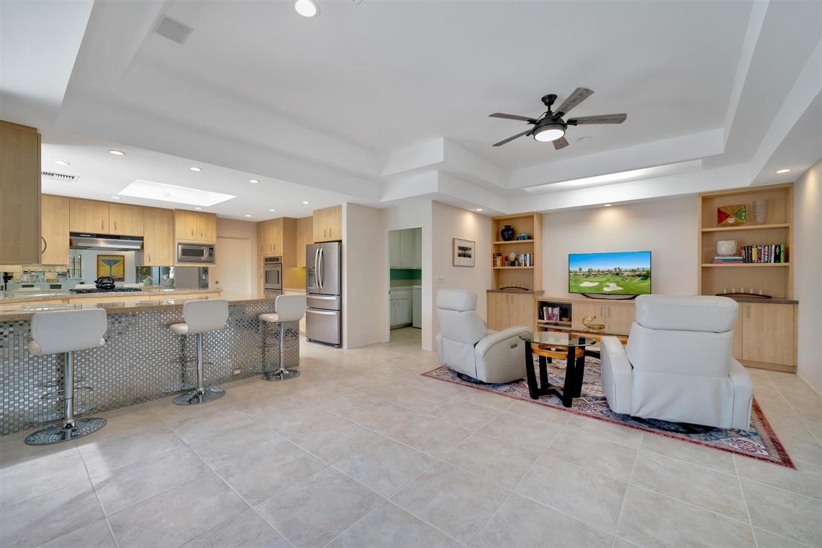 25 Colgate Drive Rancho Mirage, CA 92270 - Photo 7 of 31 Family room northwest