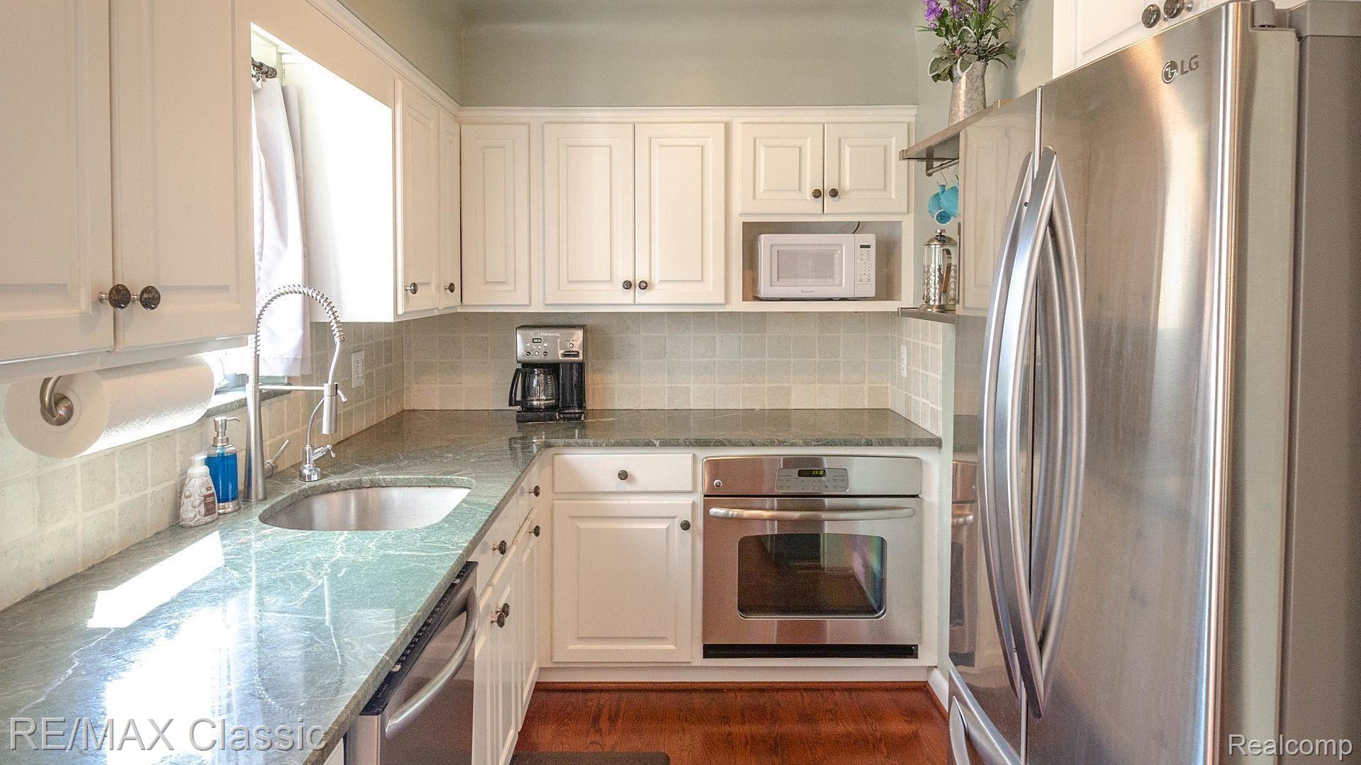 286 Fisher Road Grosse Pointe, MI 48230 - Photo 13 of 34 014_13.jpg