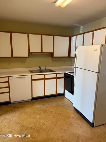 $995 | 3320 Bridges Street, Unit 9, Morehead City, NC 28557