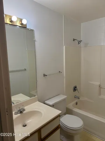 $995 | 3320 Bridges Street, Unit 9, Morehead City, NC 28557