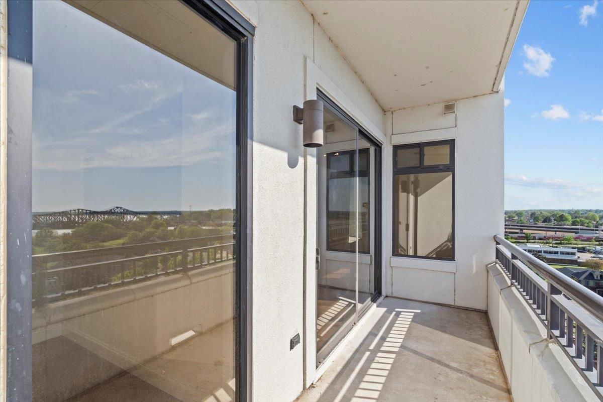 717 Riverside Drive, Unit 906 Memphis, TN 38103 - Photo 19 of 24 View of balcony