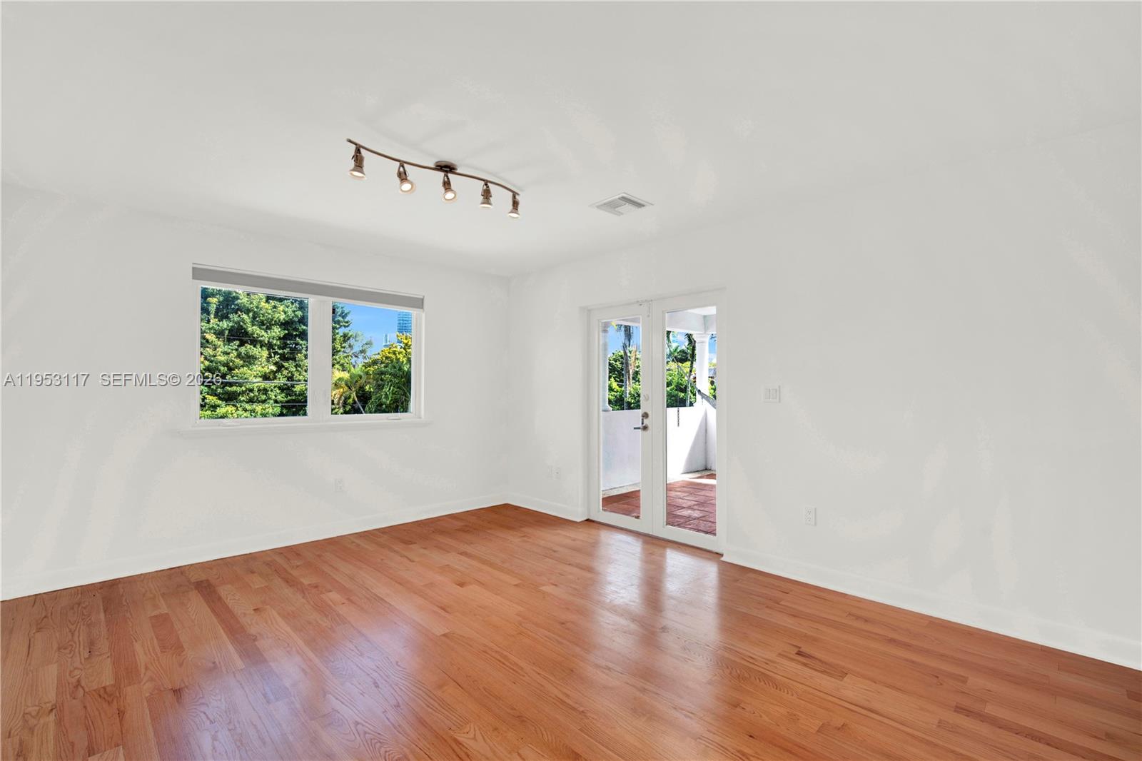 527 Southwest 20th Road Miami, FL 33129 - Photo 38 of 60