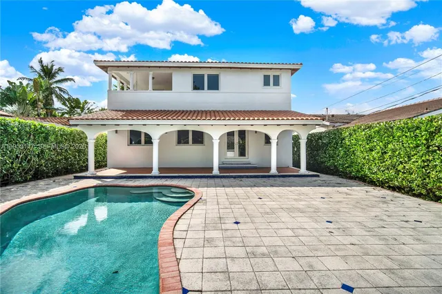 $12,500 | 527 Southwest 20th Road, Miami, FL 33129