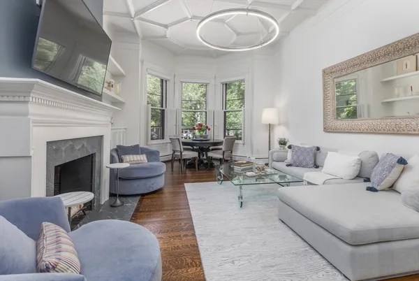 $2,899,000 | 226 Commonwealth Avenue, Unit 1, Boston, MA 02116