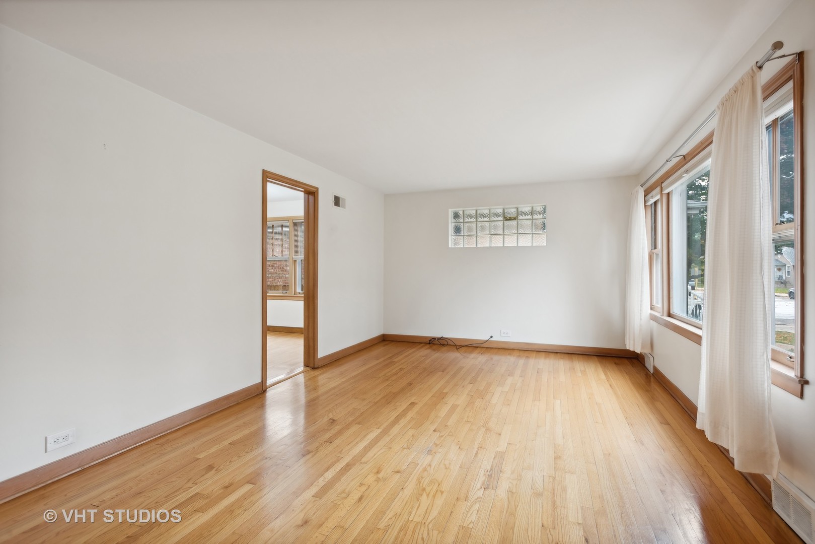 7755 West Rascher Avenue Chicago, IL 60656 - Photo 3 of 22 Gallery Image 3