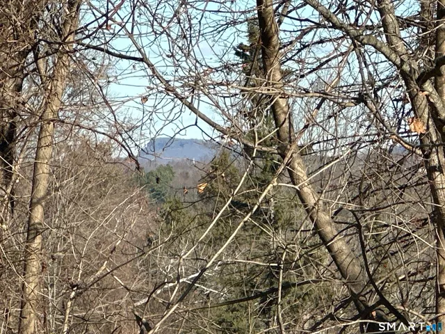 $449,000 | 94 Mohawk Drive, Wallingford, CT 06492