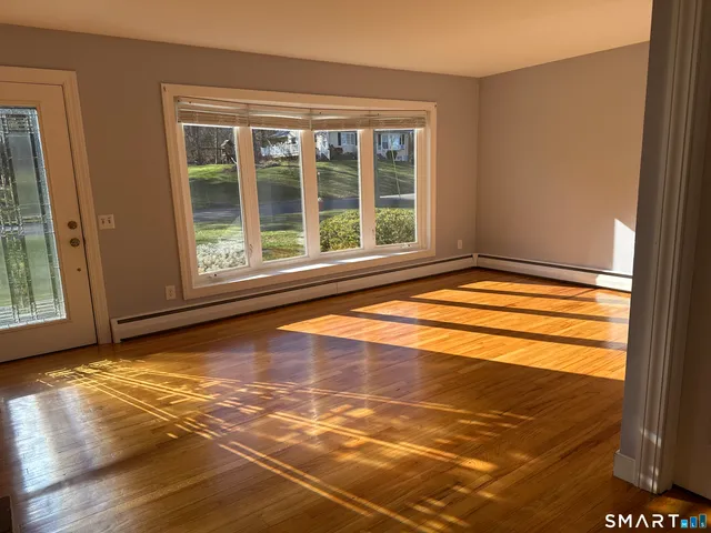 $449,000 | 94 Mohawk Drive, Wallingford, CT 06492