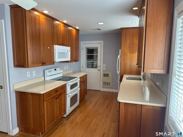 $449,000 | 94 Mohawk Drive, Wallingford, CT 06492