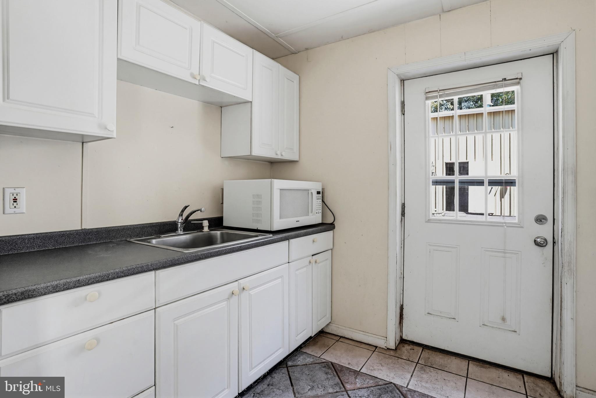 5123 Chalk Point Road West River, MD 20778 - Photo 39 of 42 Apartment kitchen