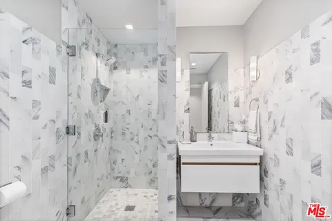$4,695,000 | 1 Driftwood Street, Unit 5, Marina del Rey, CA 90292