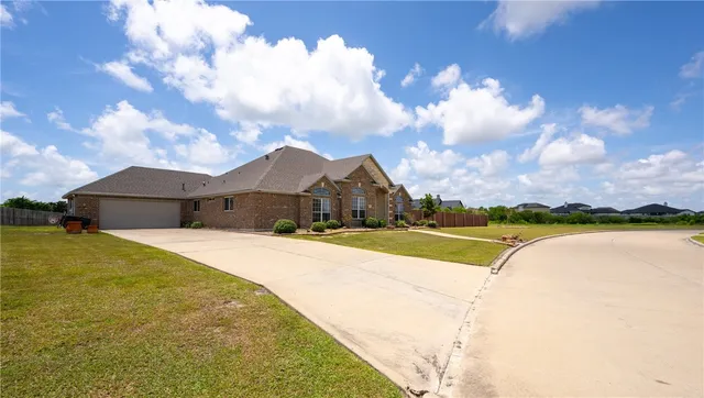 $560,000 | 8402 Lago Vista Drive, Corpus Christi, TX 78414
