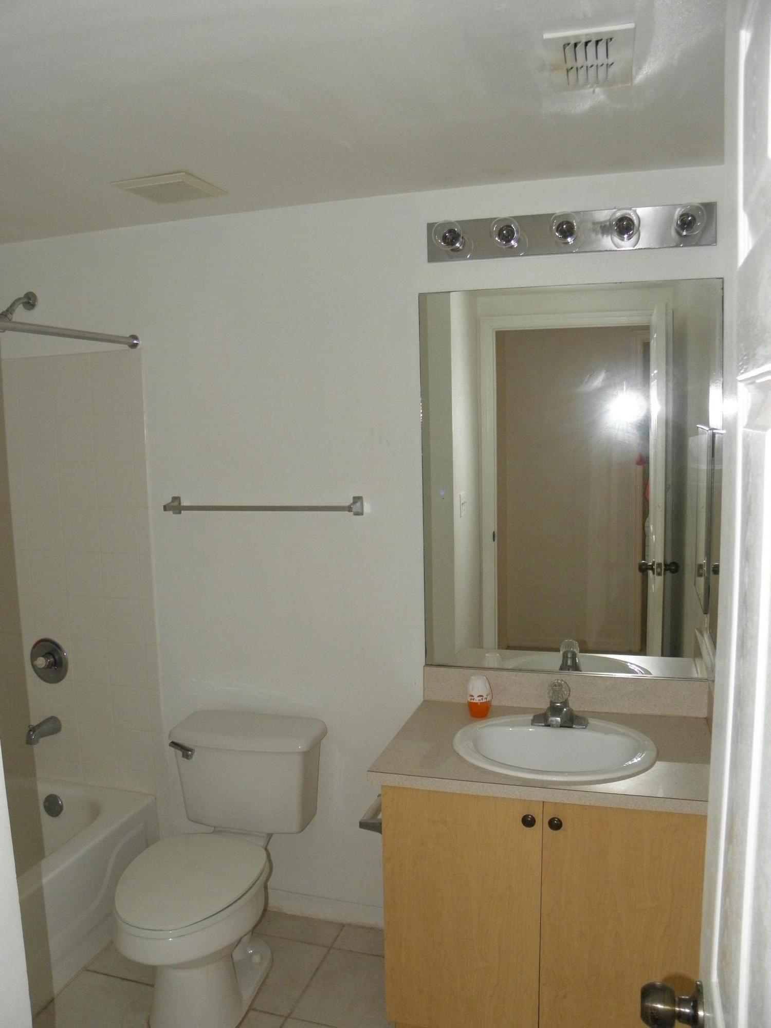 10372 Fox Trail Road South, Unit 606 West Palm Beach, FL 33411 - Photo 6 of 10 P4090325