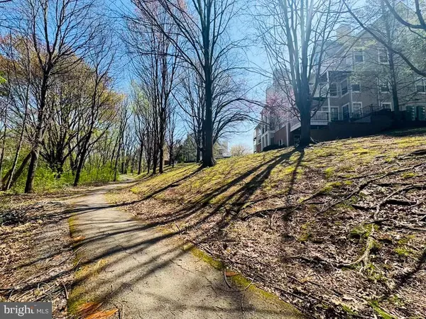 $2,150 | 921 Hillside Lake Terrace, Unit 306, Gaithersburg, MD 20878