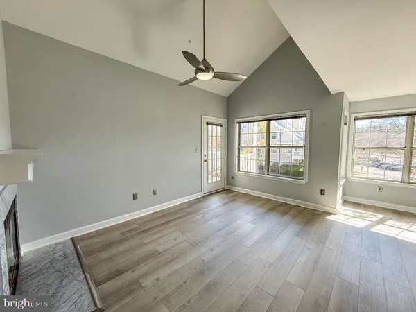 $2,250 | 921 Hillside Lake Terrace, Unit 306, Gaithersburg, MD 20878