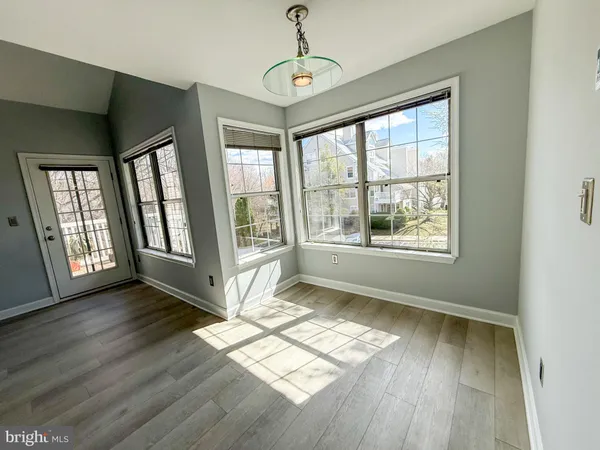 $2,250 | 921 Hillside Lake Terrace, Unit 306, Gaithersburg, MD 20878
