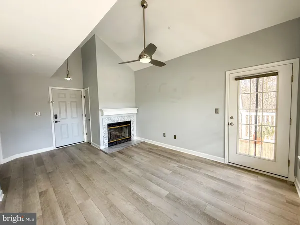 $2,150 | 921 Hillside Lake Terrace, Unit 306, Gaithersburg, MD 20878