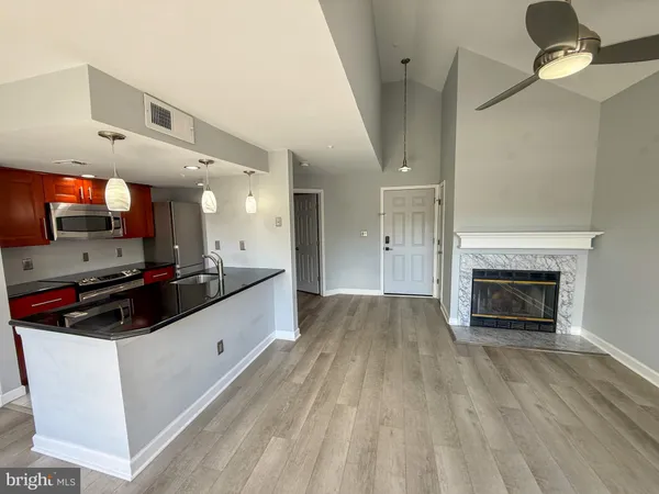 $2,250 | 921 Hillside Lake Terrace, Unit 306, Gaithersburg, MD 20878