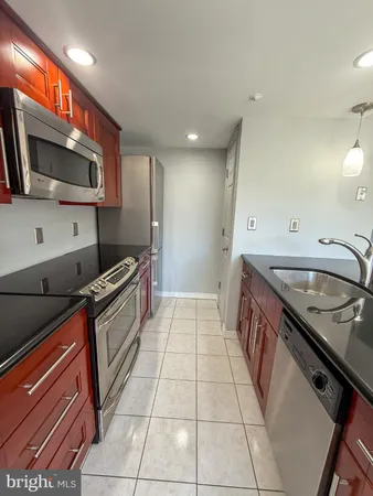 $2,250 | 921 Hillside Lake Terrace, Unit 306, Gaithersburg, MD 20878