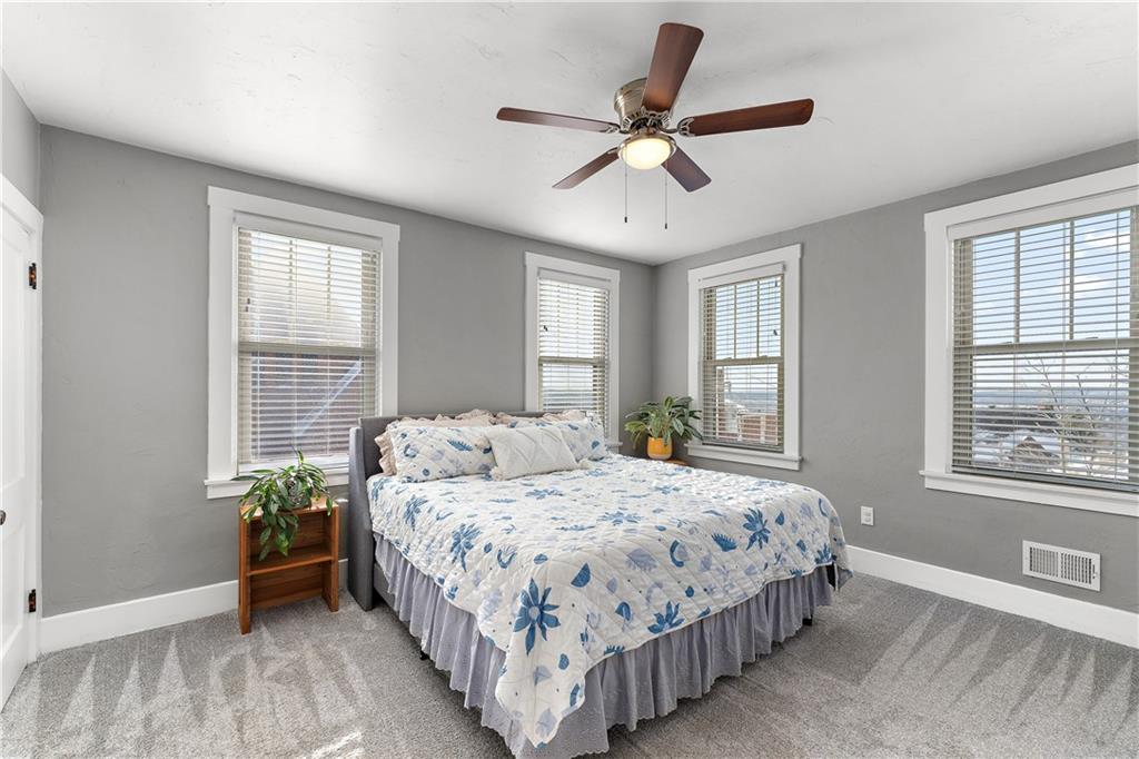 4101 Franklin Road Pittsburgh, PA 15214 - Photo 20 of 38 a bedroom with a bed and a window