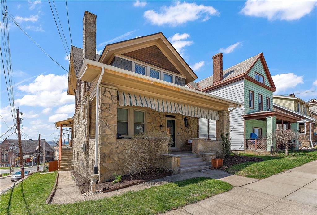 4101 Franklin Road Pittsburgh, PA 15214 - Photo 2 of 38 a front view of a house with garden