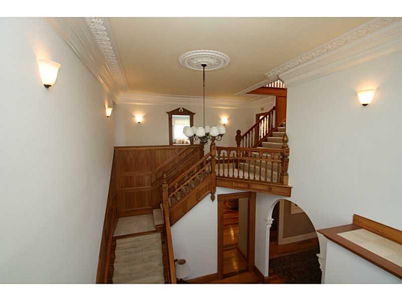 2165 Ridgemere Way Greenwood, IN 46143 - Photo 3 of 24 Gallery Image 3