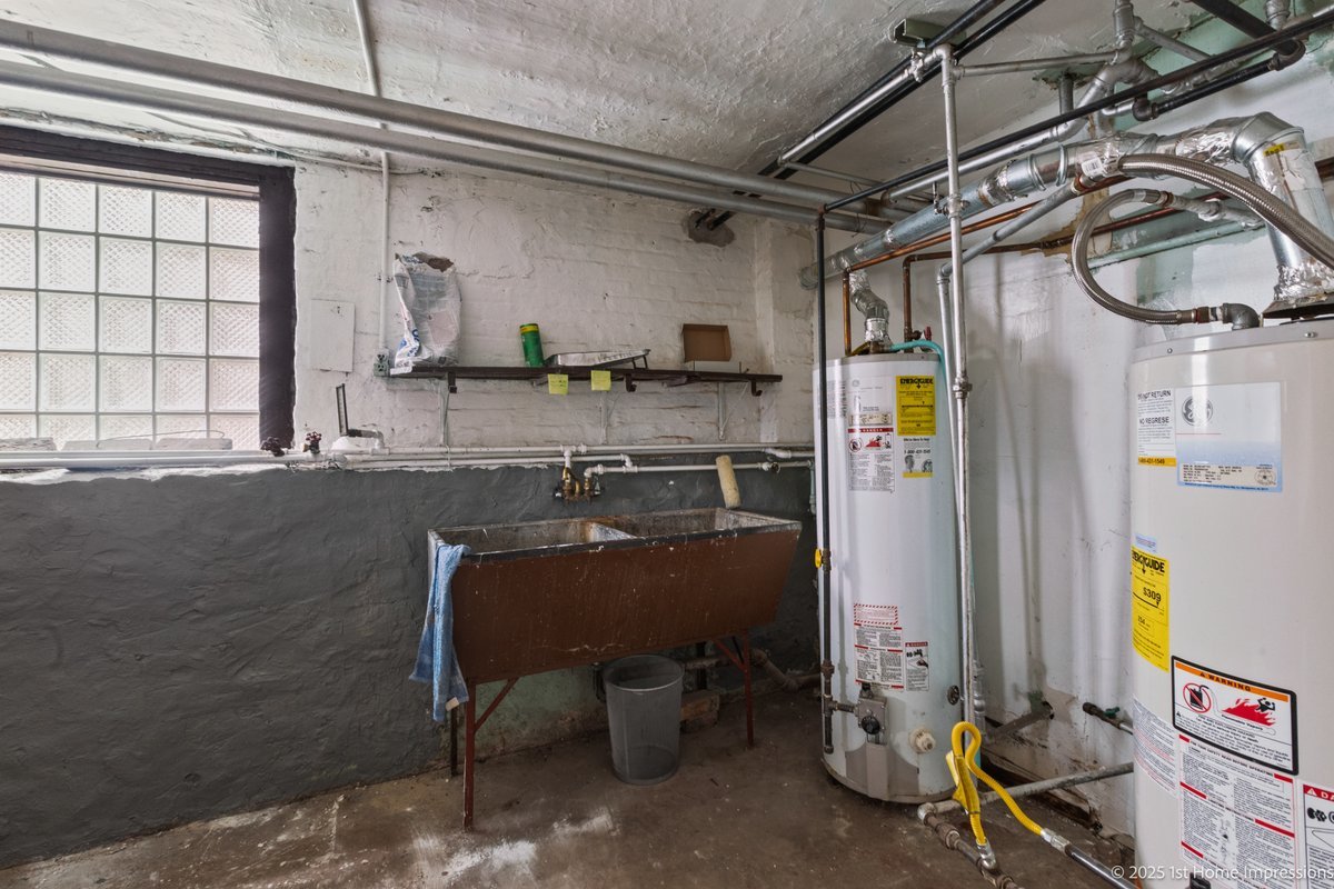 1833 South Troy Street Chicago, IL 60623 - Photo 18 of 18 a room with gym equipment