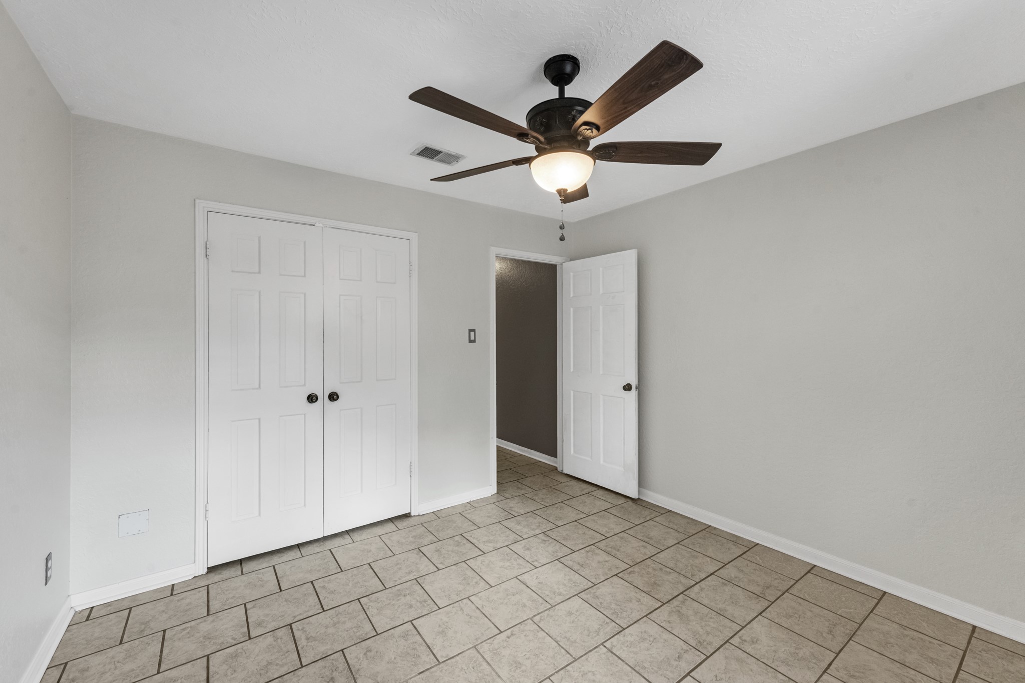 622 South Rivershire Drive Conroe, TX 77304 - Photo 21 of 25 Bedroom 4