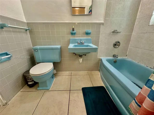 a bathroom with a toilet and a bathtub
