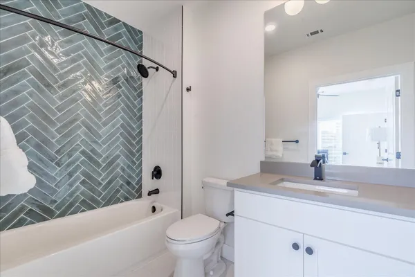 $4,000 | 3000 Duval Street, Unit 302, Austin, TX 78705