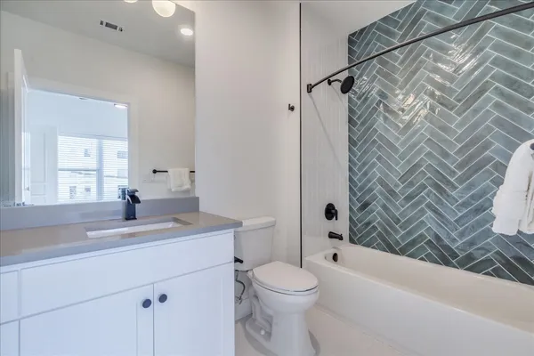 $4,000 | 3000 Duval Street, Unit 302, Austin, TX 78705