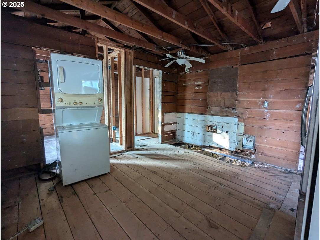 48391 Roberts Road Oakridge, OR 97463 - Photo 12 of 20 a view of empty room with wooden floor