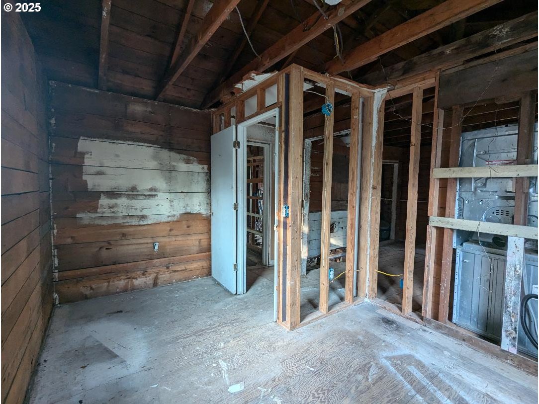 48391 Roberts Road Oakridge, OR 97463 - Photo 14 of 20 a view of outdoor space