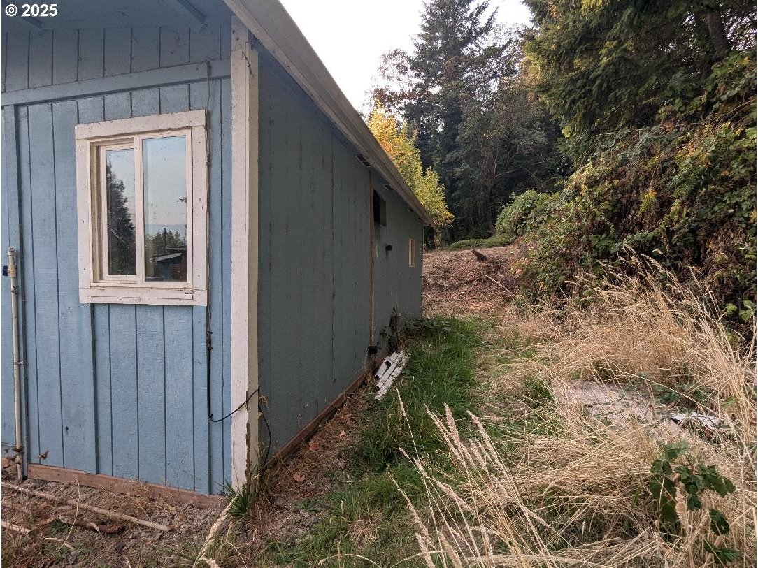 48391 Roberts Road Oakridge, OR 97463 - Photo 3 of 20 a view of a backyard