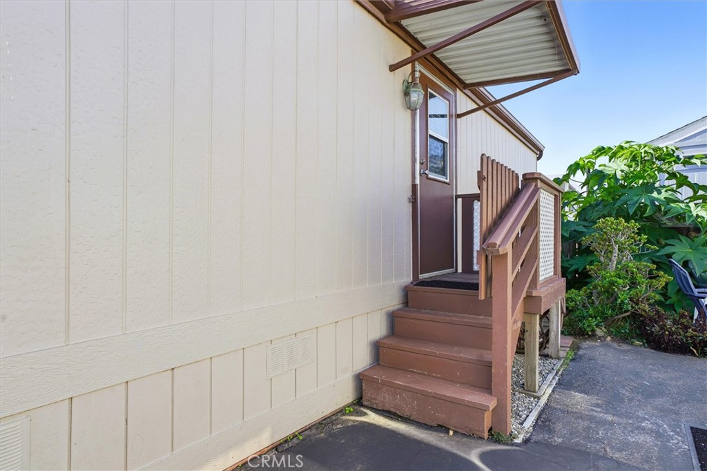 500 Atascadero Road, Unit D8 Morro Bay, CA 93442 - Photo 19 of 26 a view of entryway
