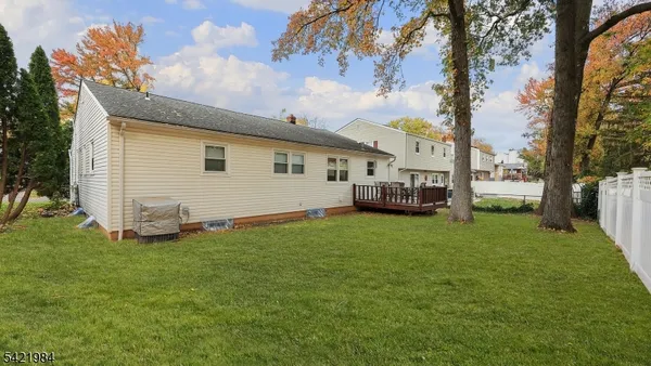 a view of a house with backyard