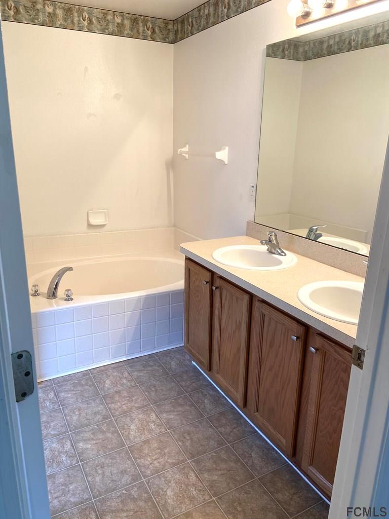 62 Rae Drive Palm Coast, FL 32164 - Photo 15 of 24 Master Bath