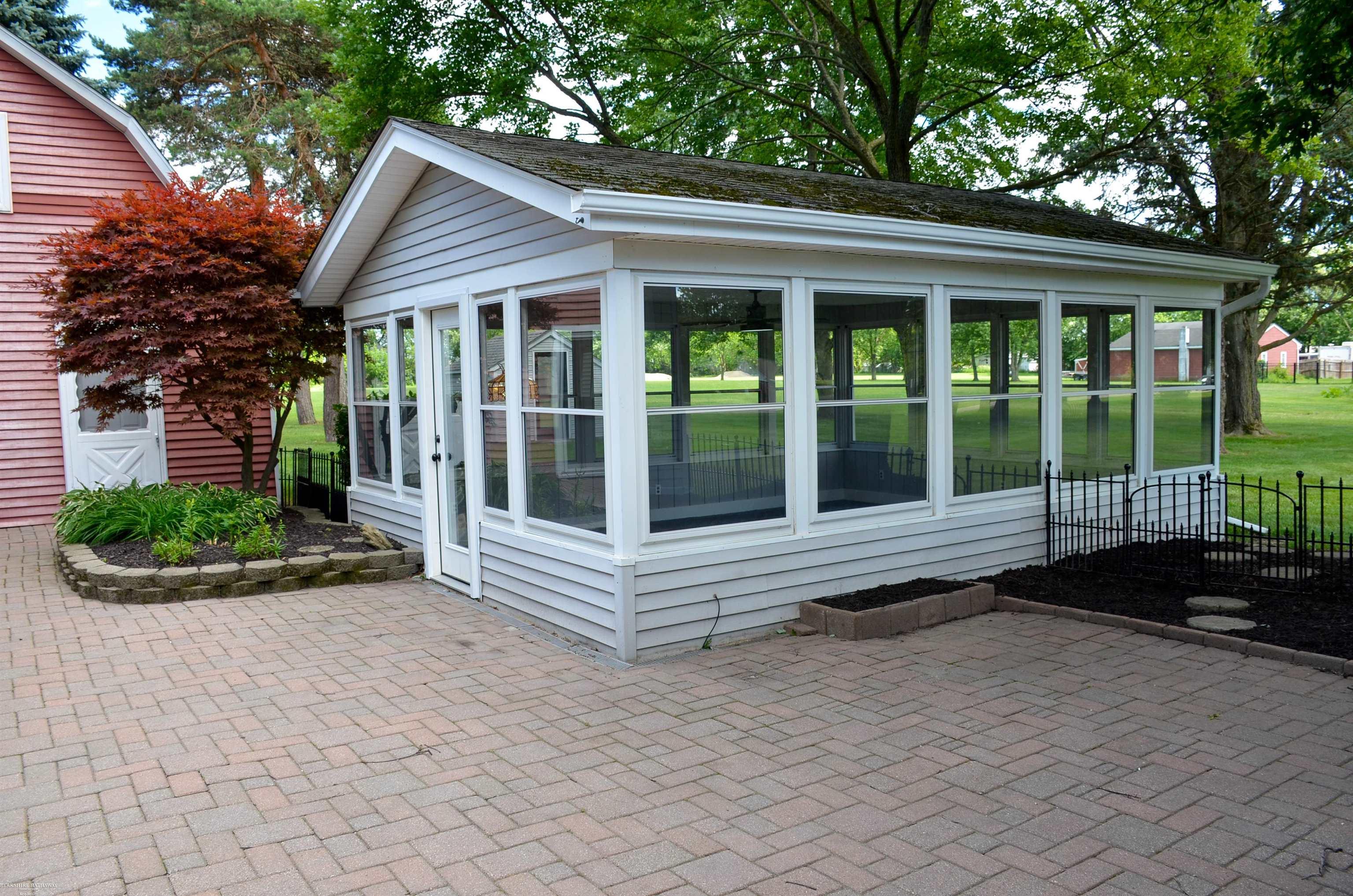 50400 Fairchild Road New Baltimore, MI 48051 - Photo 5 of 36