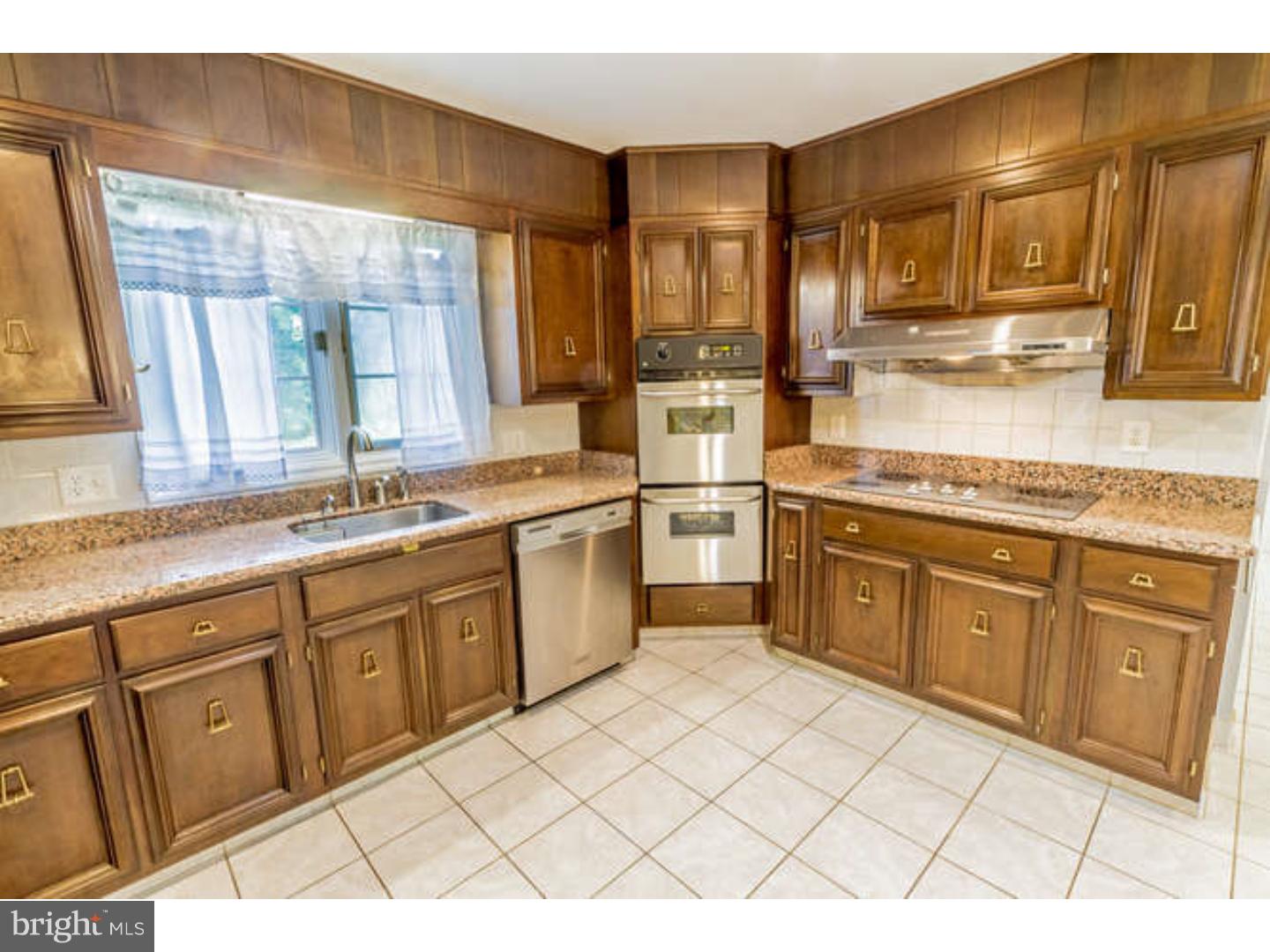 725 Burnley Road Wilmington, DE 19803 - Photo 12 of 23 a kitchen with cabinets a sink and appliances