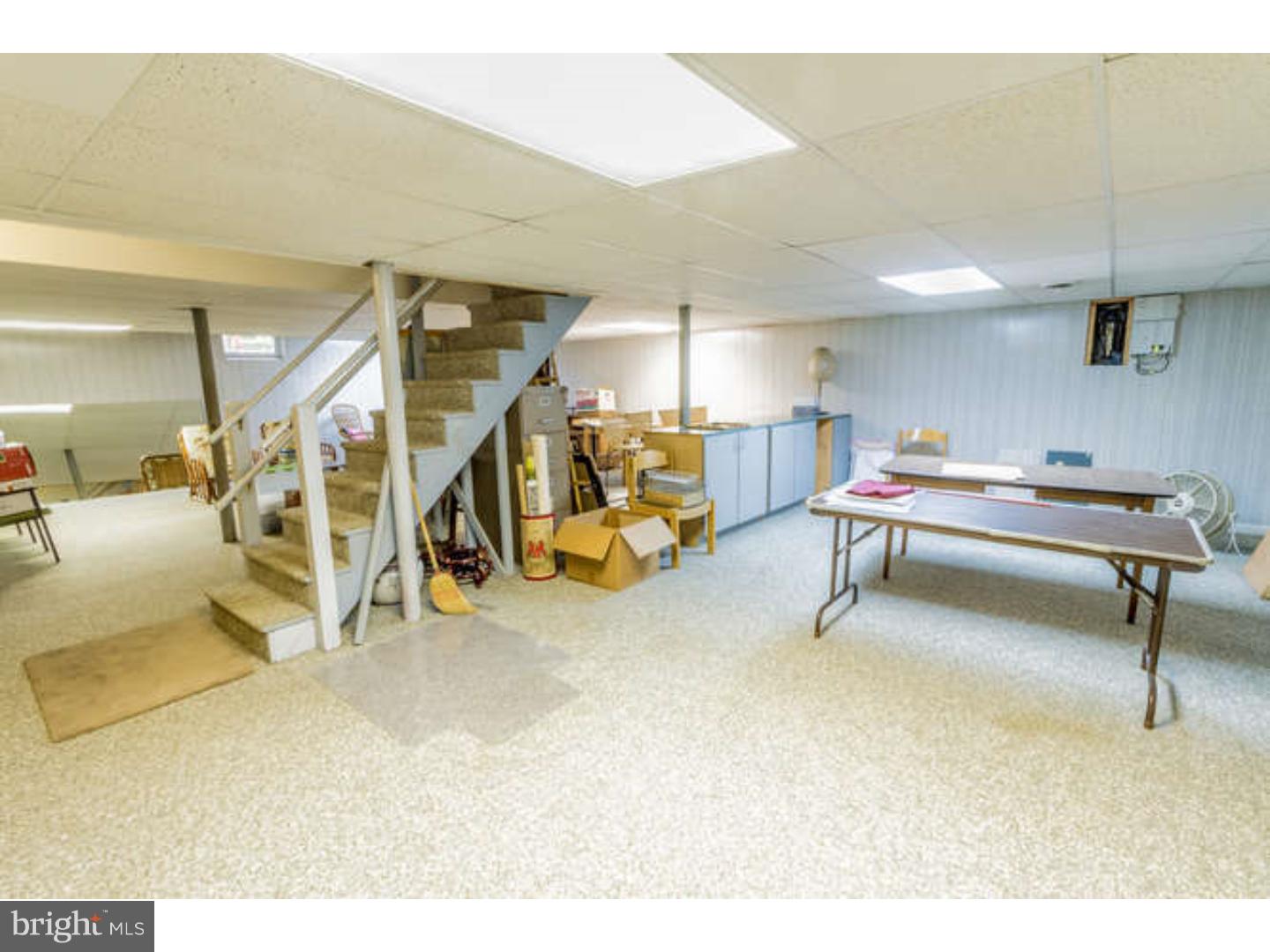 725 Burnley Road Wilmington, DE 19803 - Photo 22 of 23 a bedroom with furniture and a table