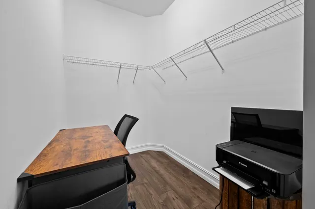a livingroom with furniture and a ceiling fan