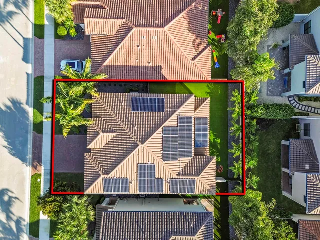 a picture of a wall with a white wall