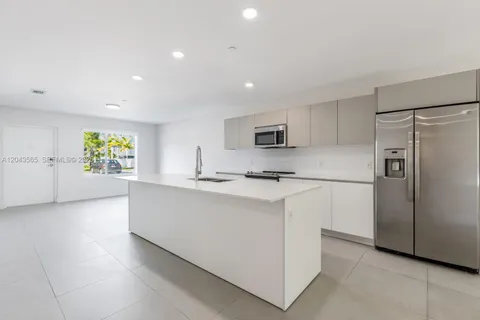 $495,000 | 2505 Northeast 193rd Street, Unit 4108, Miami, FL 33180