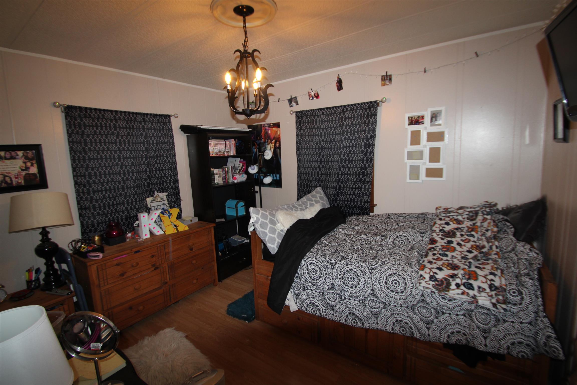 1090 Lambert Ridge Road Wartrace, TN 37183 - Photo 7 of 11 a bedroom with bed and window