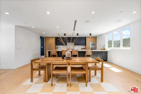 $18,000 | 656 California Avenue, Venice, CA 90291